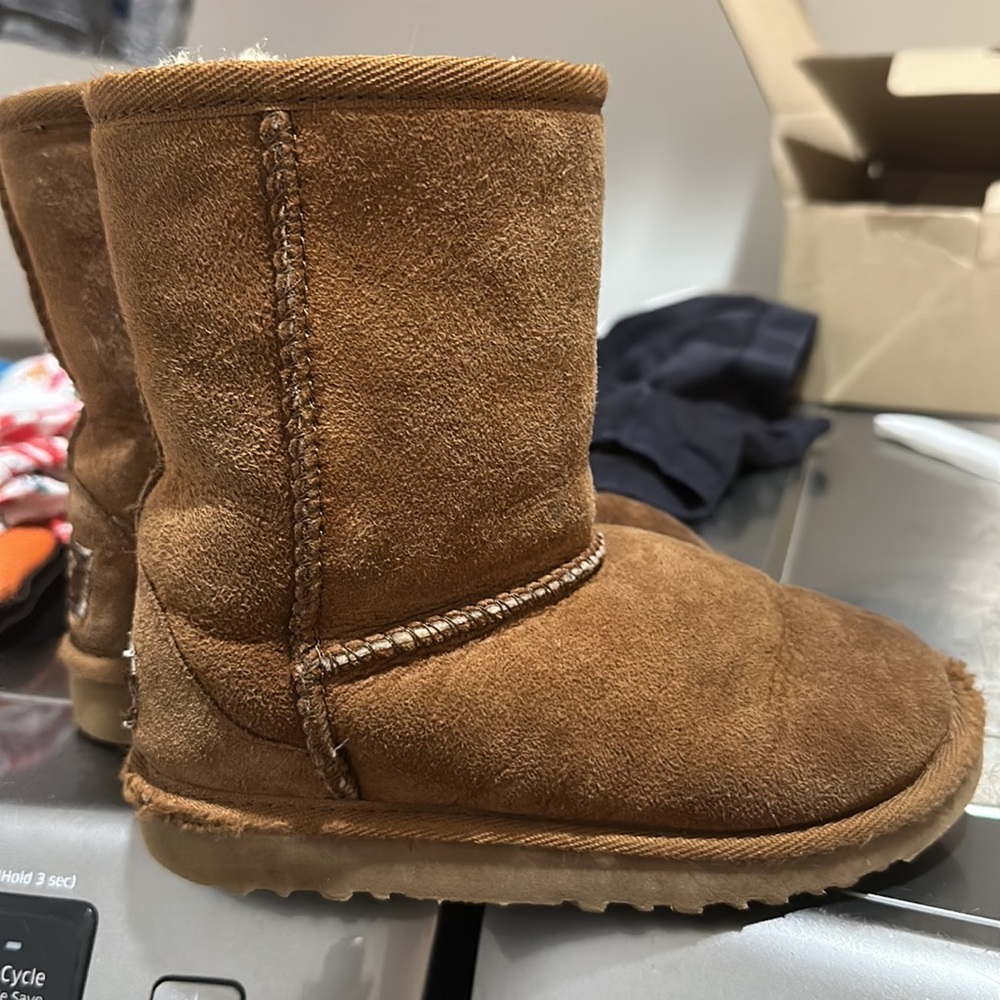Girls UGGS - Picture 5 of 6